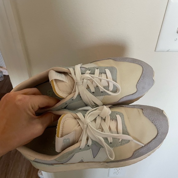 New balance sneakers - Picture 3 of 4